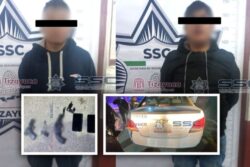 Tras asalto a tienda en Tizayuca, detienen a dos a bordo de taxi; les aseguran arma y mercancía