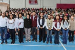 Más de 300 artesanas de la región Otomí-Tepehua reciben apoyos por 7 millones de pesos