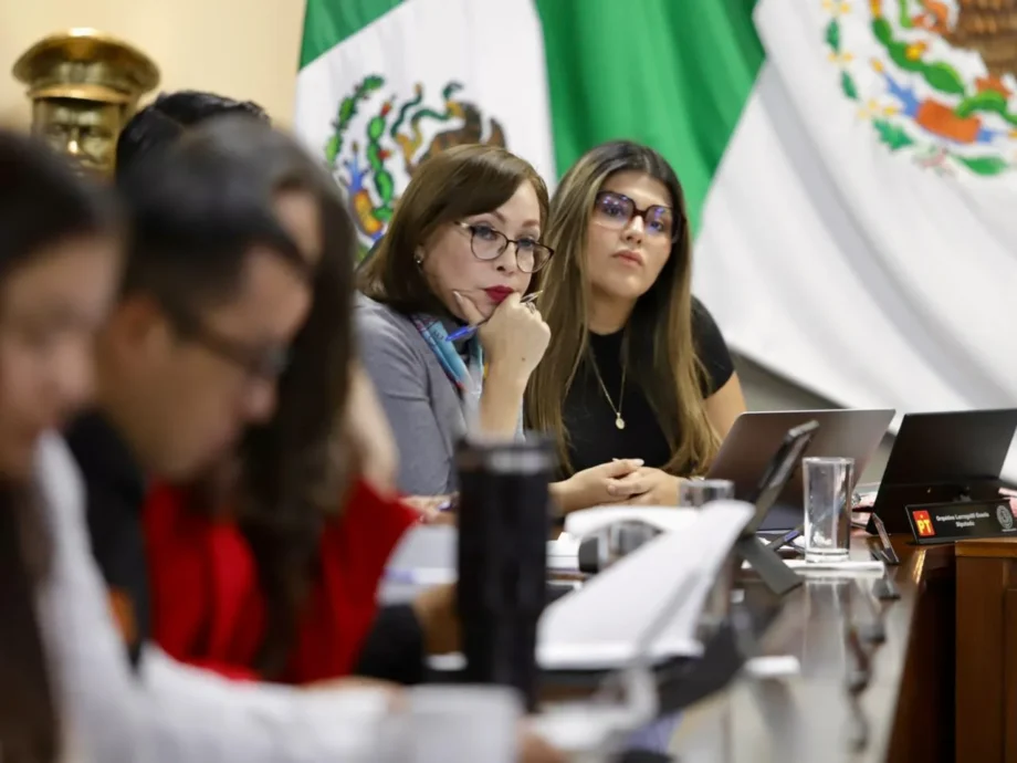 Oficialía Mayor reporta 99% de contratos por licitación pública; rescinden seis por incumplimientos — imagen 3 Oficialía Mayor reporta 99% de contratos por licitación pública; rescinden seis por incumplimientos — imagen 3