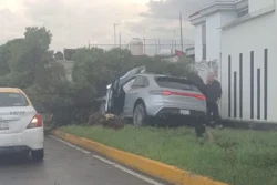 David Penchyna sufre accidente en Pachuca; viajaba en camioneta Porsche