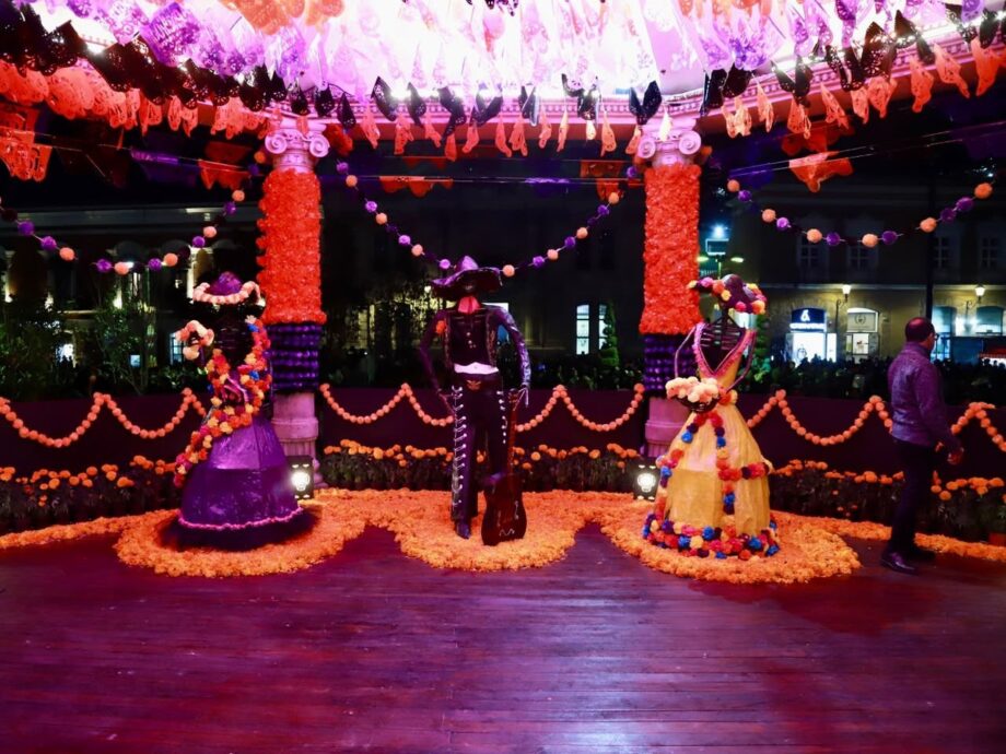 Pachuca inaugura Altar Monumental de Día de Muertos con recorrido hacia el Mictlán — imagen 5 Pachuca inaugura Altar Monumental de Día de Muertos con recorrido hacia el Mictlán — imagen 5