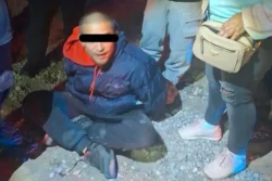 Acusan a joven de robar motocicleta a su propia familia en Ixmiquilpan; pobladores lo retienen