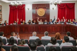 Pachuca avala reforma que permite a alcaldes celebrar contratos sin autorización previa del Cabildo