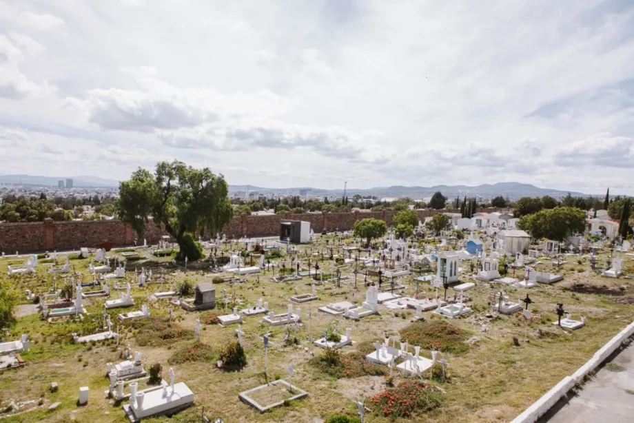 Panteón Municipal de Pachuca espera 20 mil visitantes por Día de Muertos; habrá operativo — imagen 3 Panteón Municipal de Pachuca espera 20 mil visitantes por Día de Muertos; habrá operativo — imagen 3