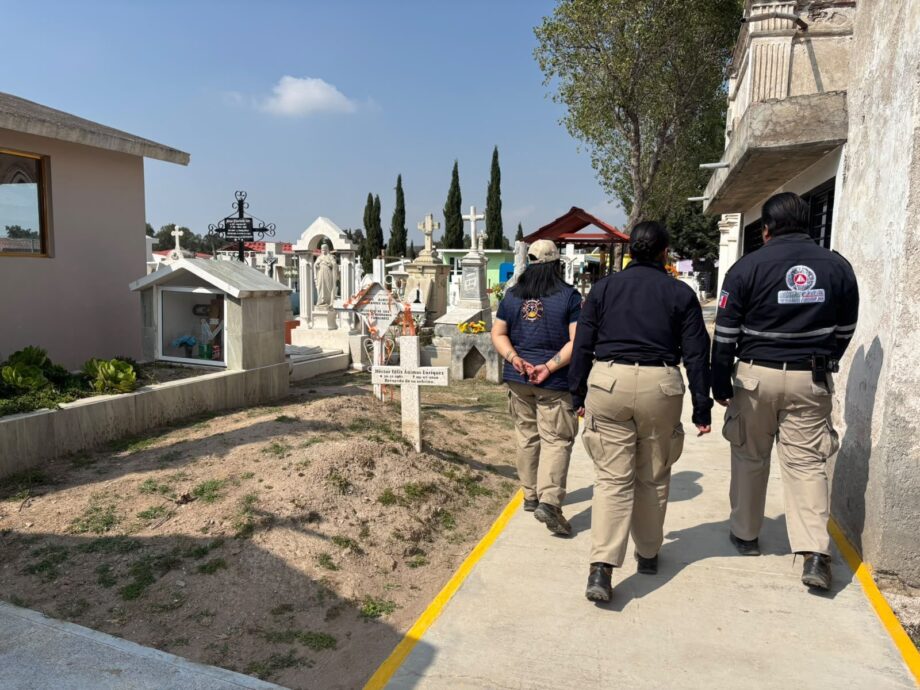 Mineral de la Reforma despliega operativo de seguridad en panteones — imagen 2 Mineral de la Reforma despliega operativo de seguridad en panteones — imagen 2