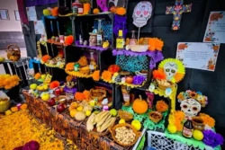 Salud Hidalgo advierte sobre riesgos de consumir alimentos de las ofrendas de Día de Muertos