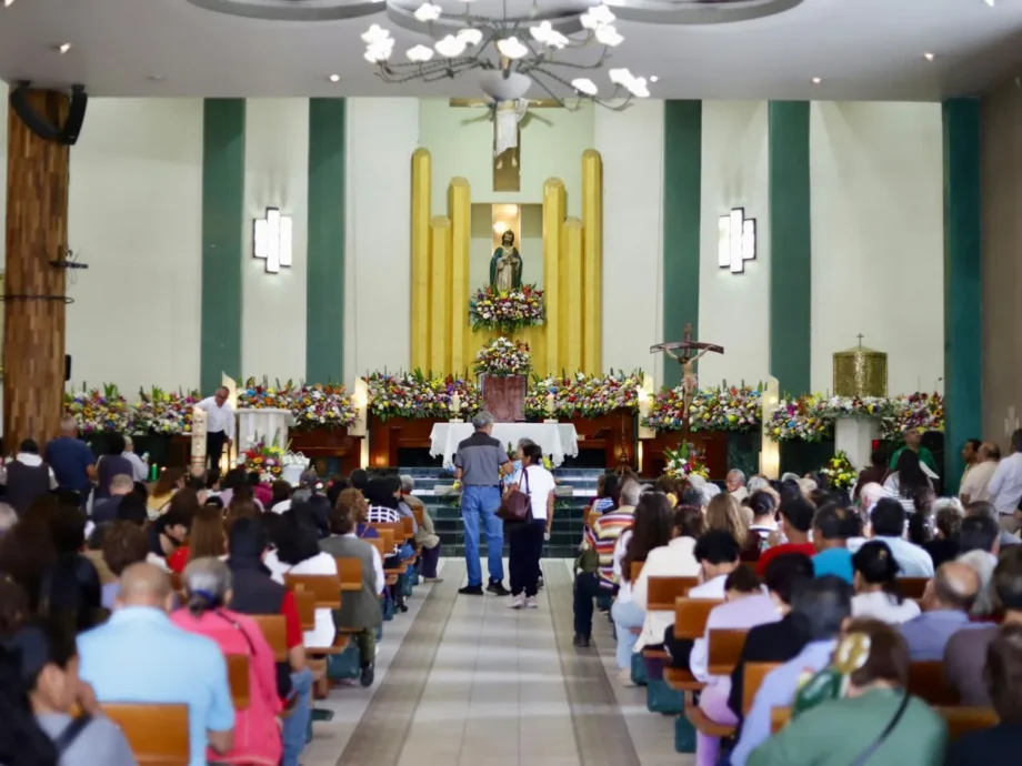 Tras cinco años sin ver a su hija, Ángela agradece a San Judas Tadeo por obtener su visa — imagen 4