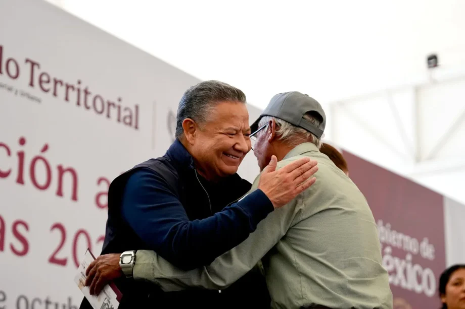 Sheinbaum entrega apoyos de 400 mil pesos a familias que perdieron sus viviendas en Hidalgo — imagen 2 Sheinbaum entrega apoyos de 400 mil pesos a familias que perdieron sus viviendas en Hidalgo — imagen 2