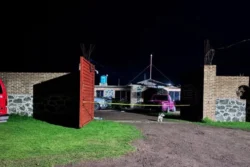 Hallan tres cuerpos calcinados en vivienda de Tepeapulco; dejan mensaje amenazante